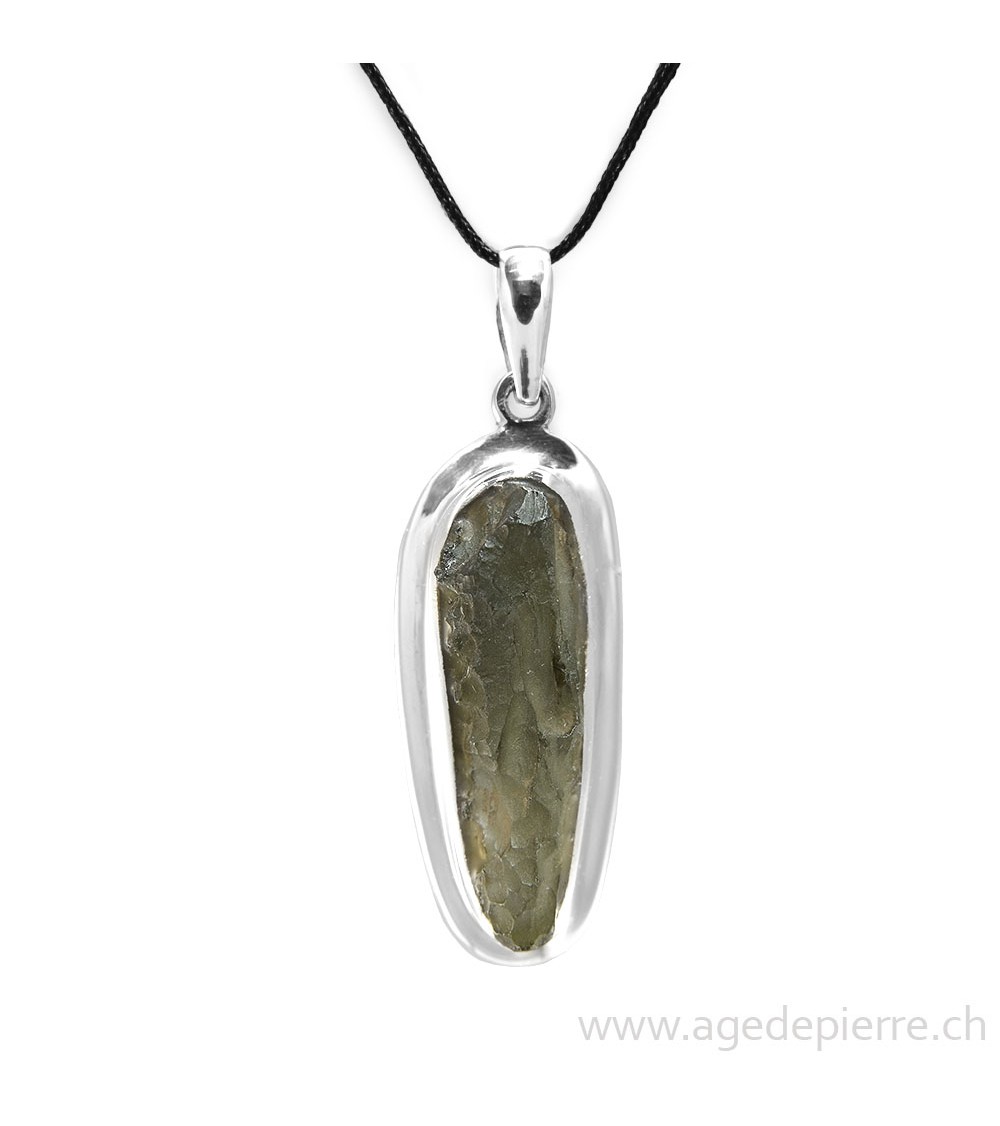 Moldavite brute  sertie en Bijoux