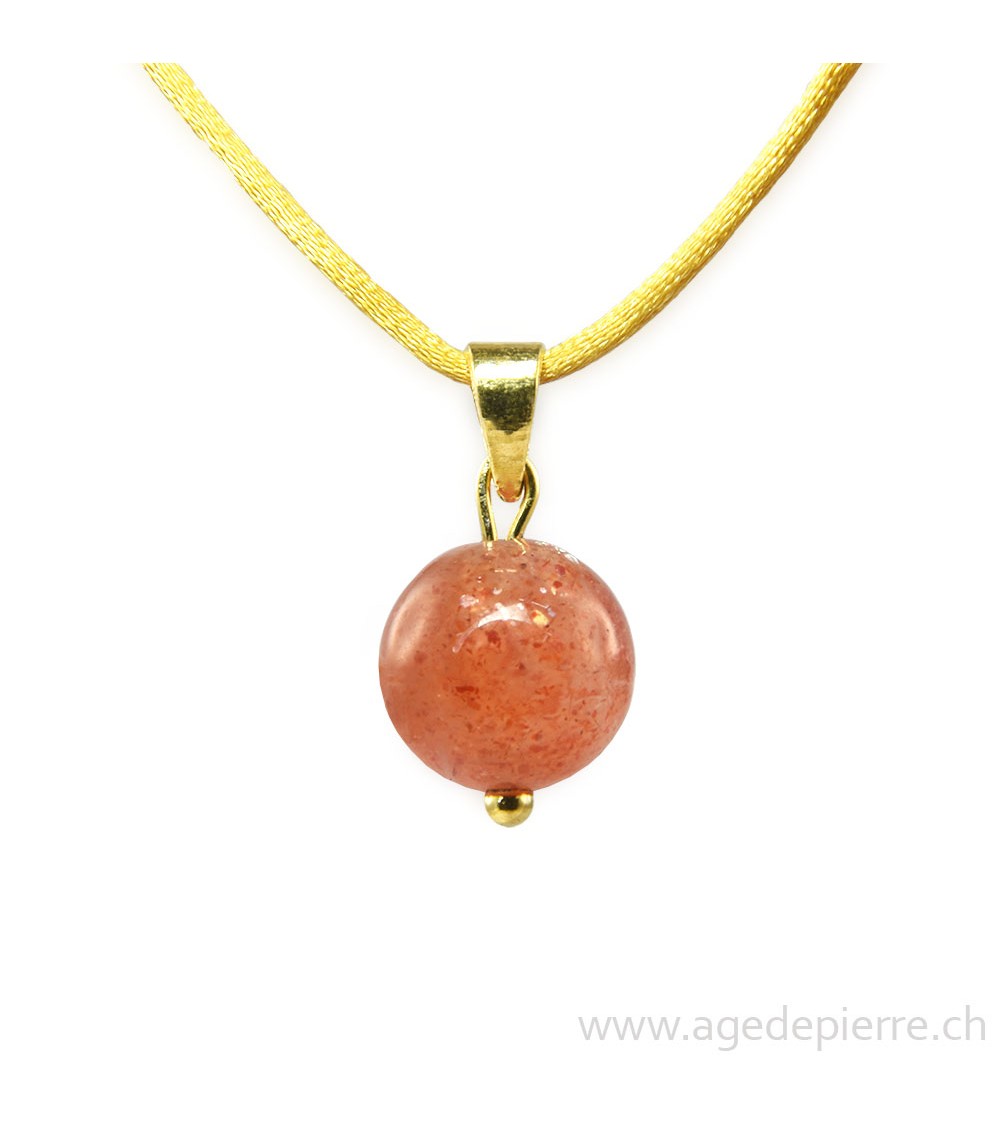 Pendentif sphère en pierre de soleil monté sur cordon jaune avec bélière dorée